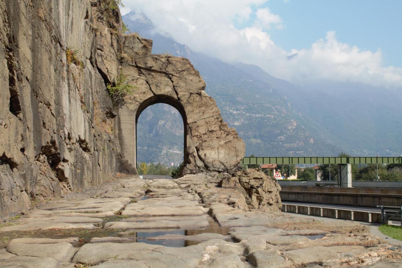 Отель Le Coeur Du Pont Donnaz Экстерьер фото
