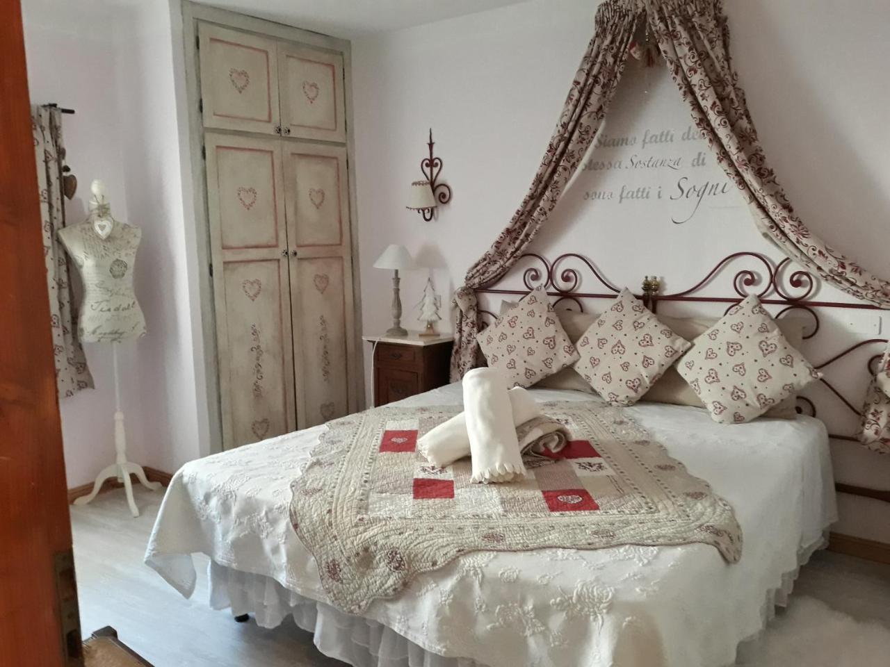 Отель Le Coeur Du Pont Donnaz Экстерьер фото